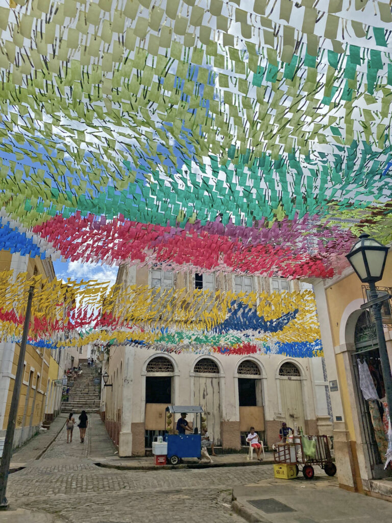 Bandeiras de festa junina da Praia Grande em São Luís