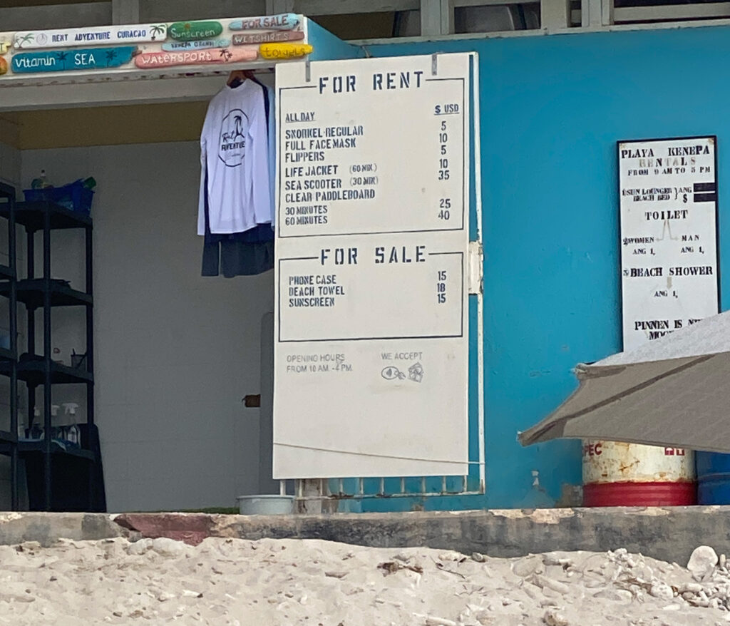 placa de aluguel de equipamentos na praia em curaçao