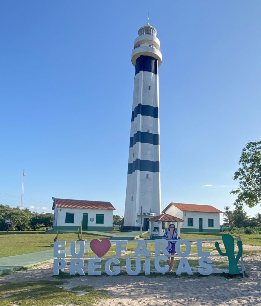 farol de mandacaru no Maranhão e letreiro Eu amo o Farol Preguiças