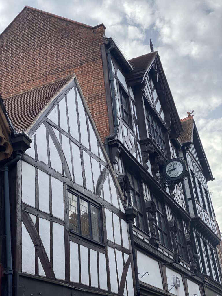 casa enxaimel do período tudor no centro de winchester