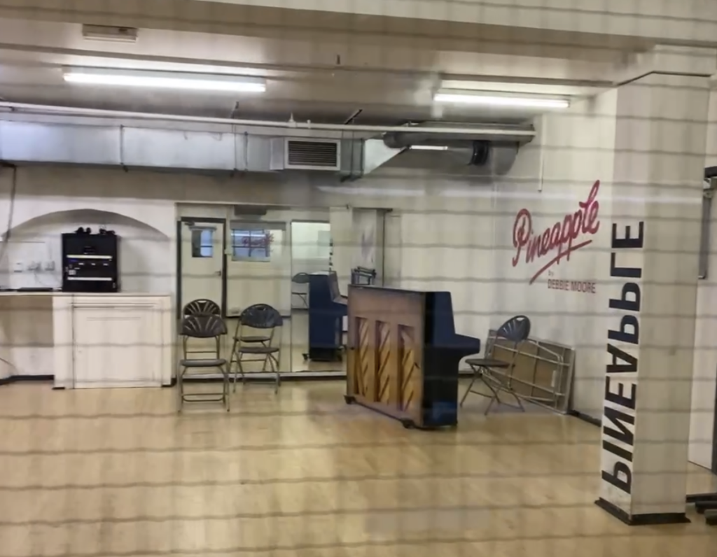 sala de aula no pineapple studios em Londres para bailarinas