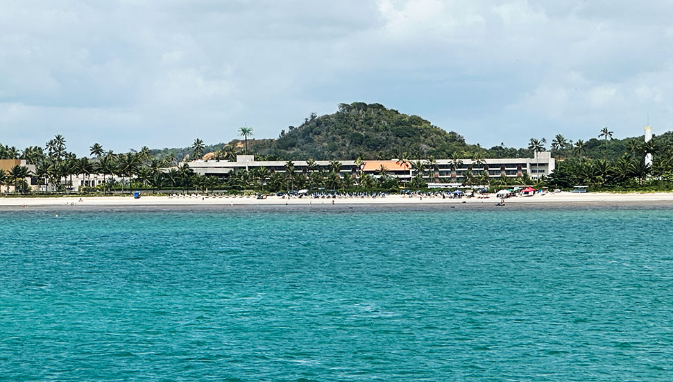 vista do mar para o complexo do Japaratinga Lounge Resort