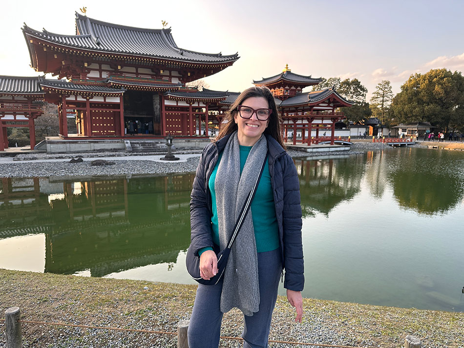 Fachada e lago do templo Byodo in em Quioto no Japão