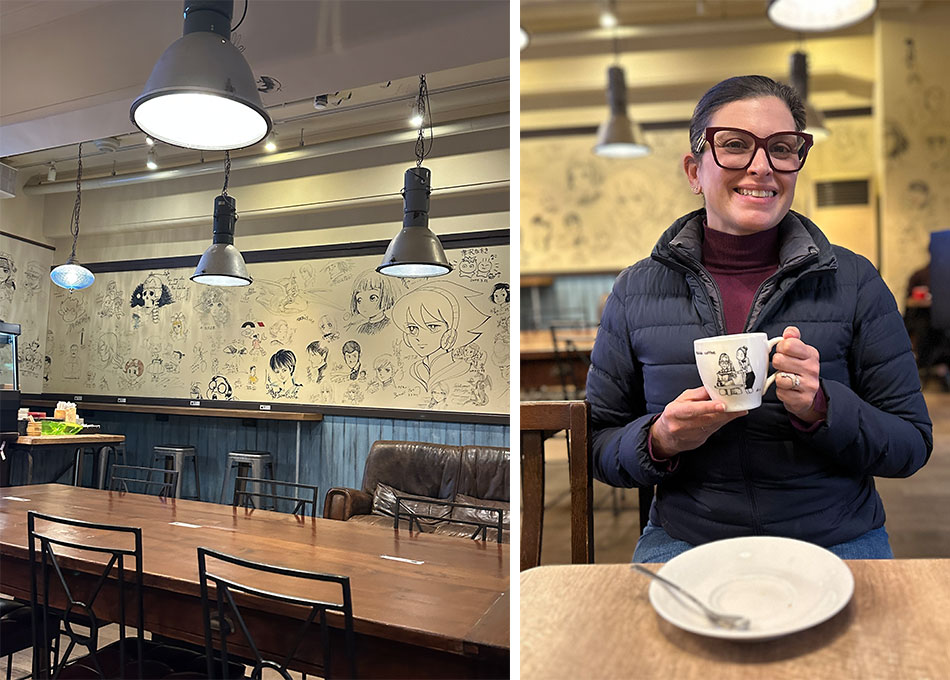 no café do museu do mangá as paredes são todas cobertas de desenhos