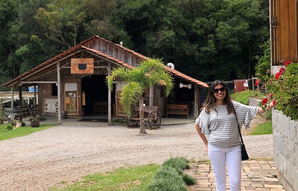 visão da Casa do Tomate, toda em madeira, que faz parte das atrações dos Caminhos de Pedra