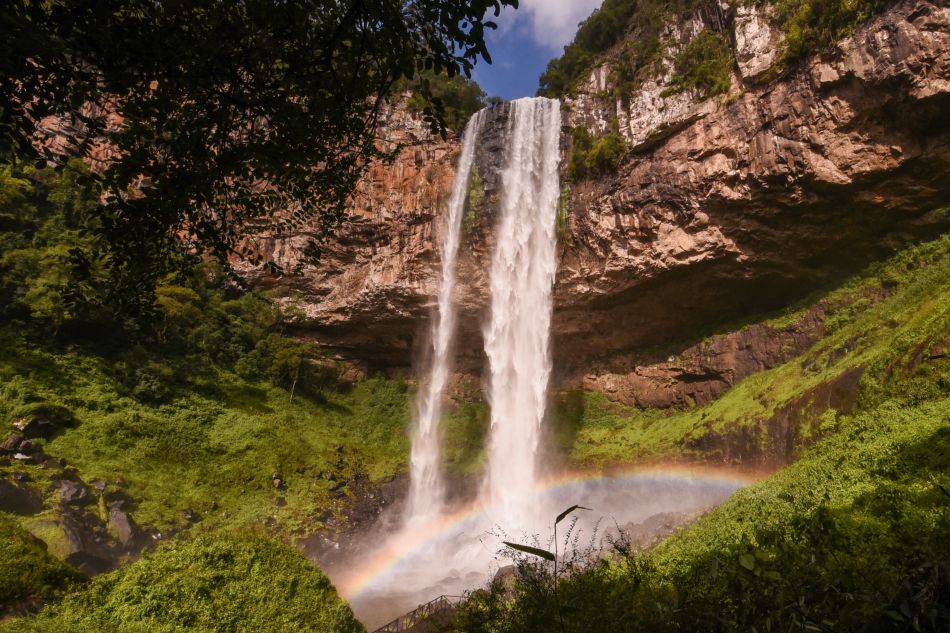 Vista do pé da cascata do caracol, opção do que fazer em Gramado e região.