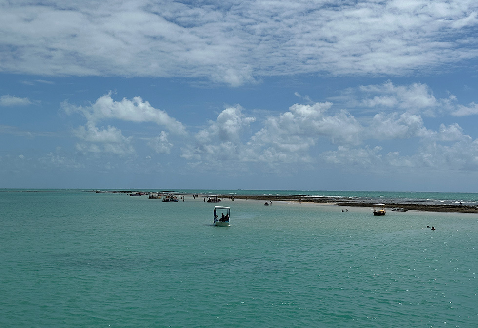 costa dos corais em alagoas com piscinas naturais é um destino de verão