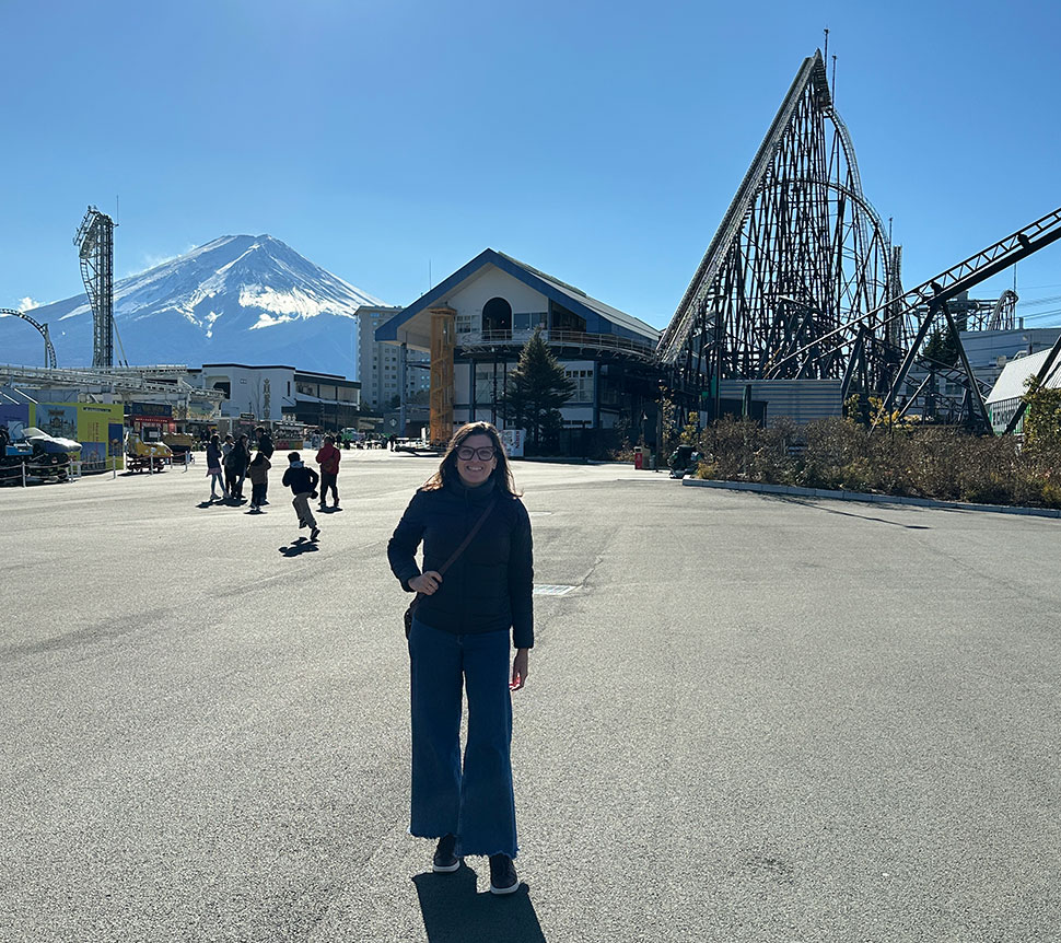 fuji-q highland é um parque de diversões perto de Tóquio com montanha russa e vistas para o Monte Fuji