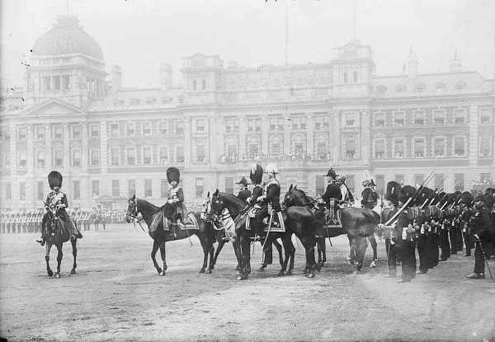 foto do primeiro trooping the colour do rei george v em 1911