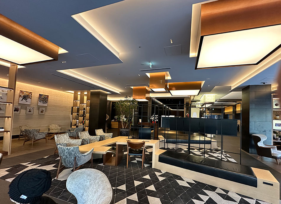 recepção moderna do Cross Hotel Kyoto - hospedagem no Japão