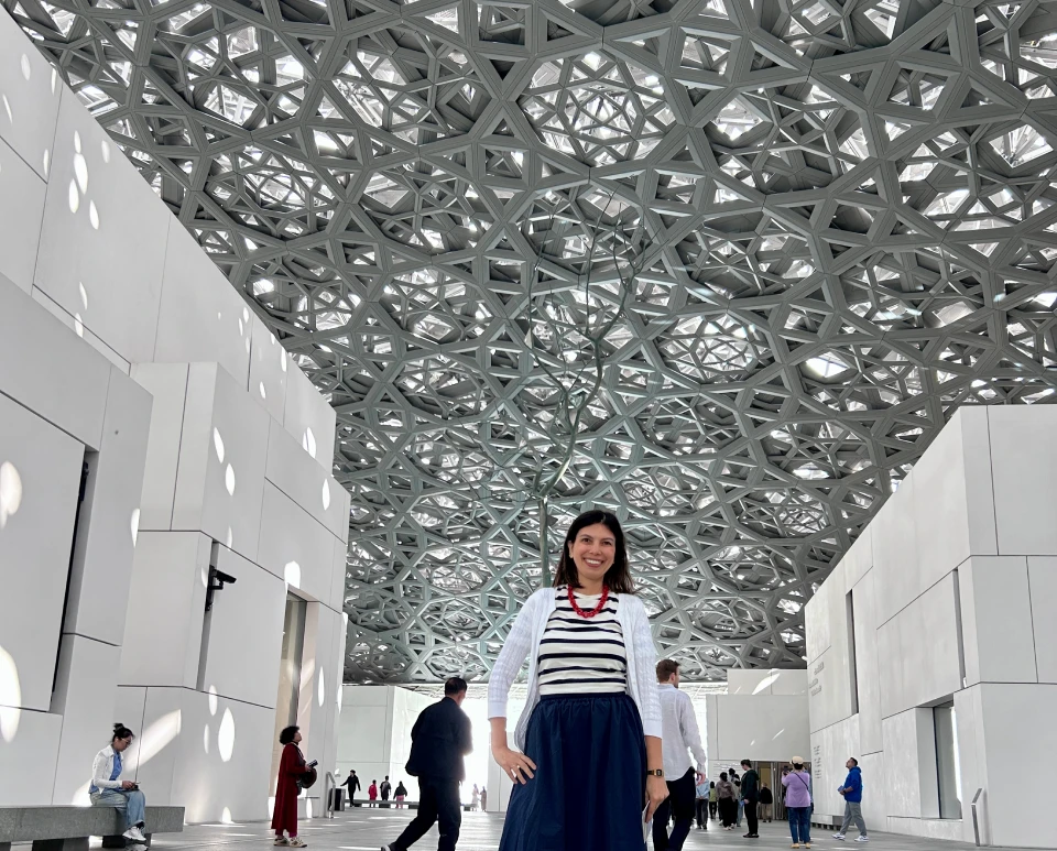teto rendado do museu louvre em abu dhabi - roteiro de 5 dias com crianças