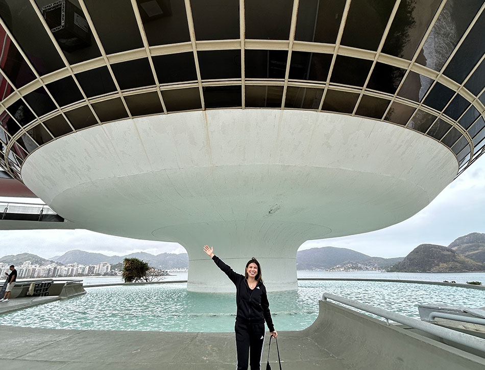 prédio do museu de arte contemporanea de niterói