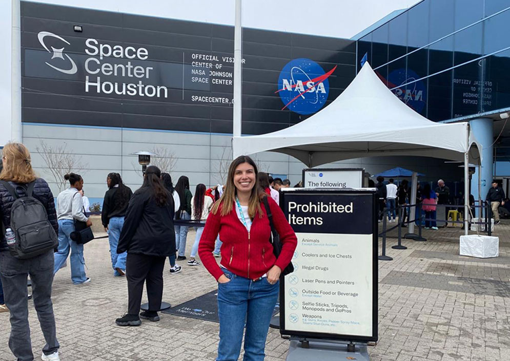 fachada do centro de visitantes da Nasa em Houston