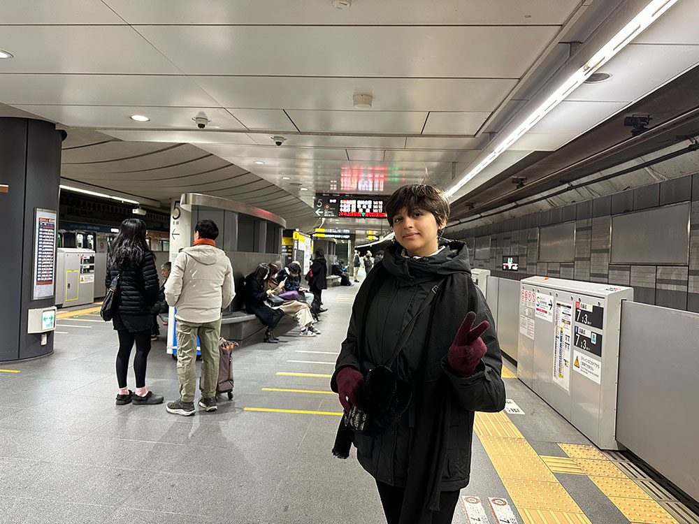 transporte público no Japão: plaraforma do metrô de Shibuya