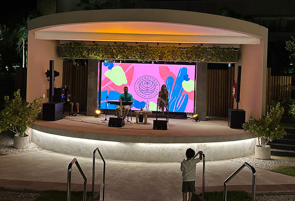 um dos shows que acontecem à noite no resort Japaratinga
