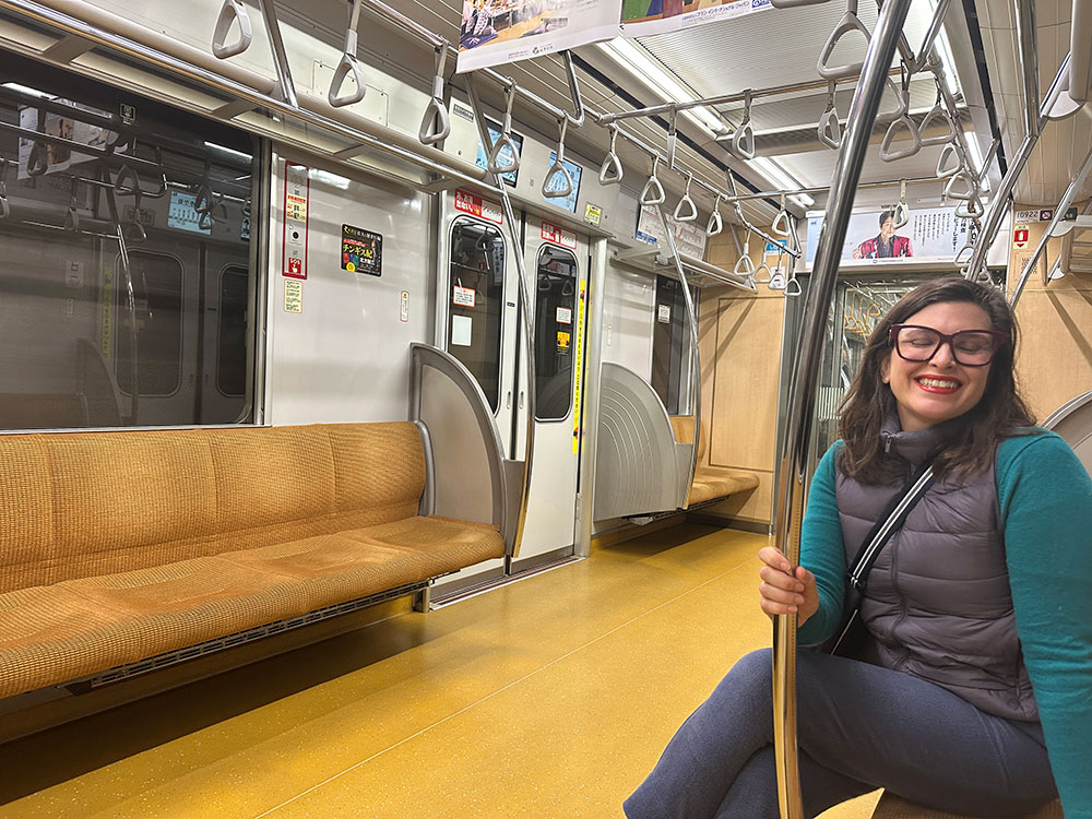 vagão de metrô em tóquio vazio