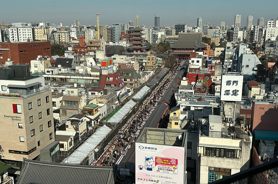 vista do alto de um predio mostrando todo o templo senso ji