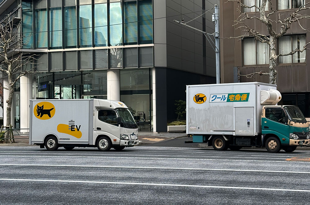 Vans de transporte de encomendas pelo Japão